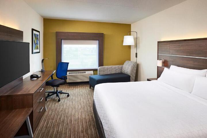 Standard Room, King or Two Doubles (4 of 5)