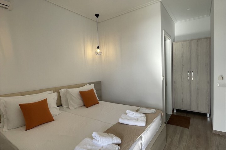Room 10 of 111