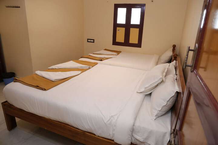 Room 16 of 38