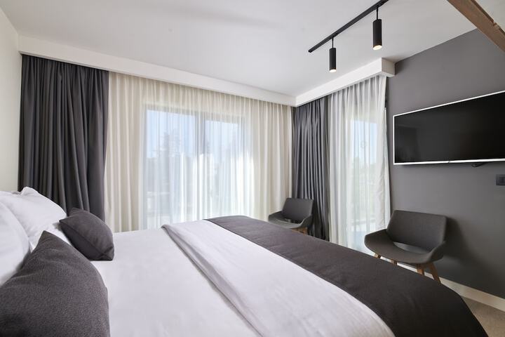 Room 6 of 52