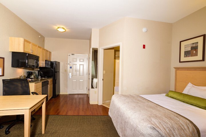 1 Queen Bed Studio Suite (19 of 19)