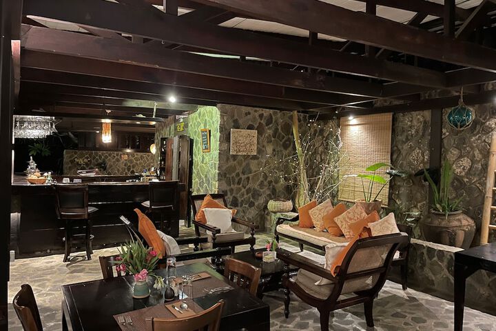 Lounge 118 of 157