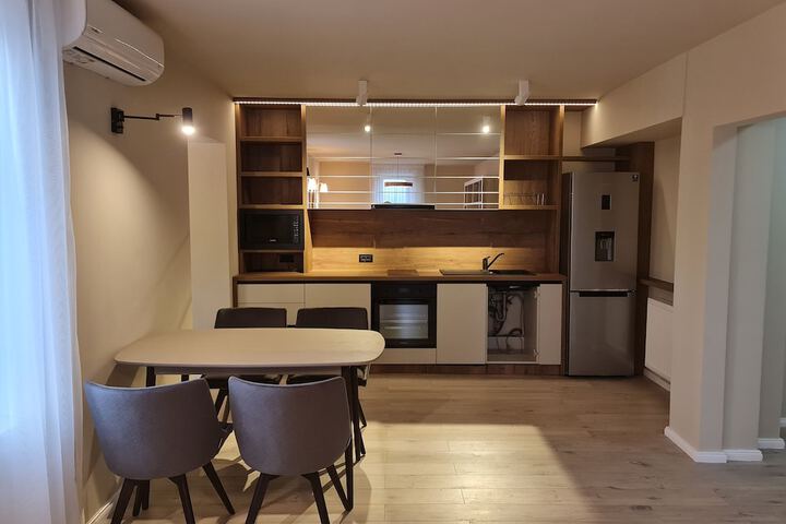 Room 6 of 13
