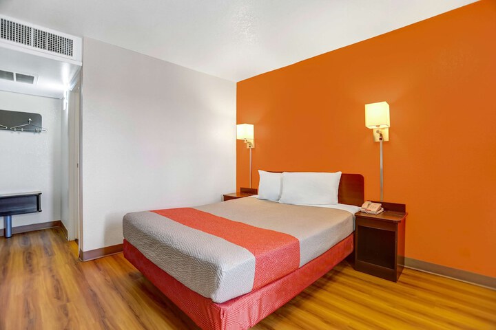 Room 8 of 47