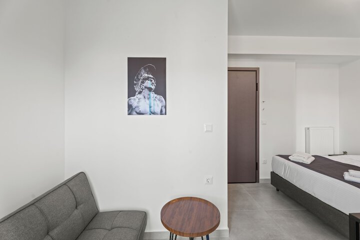 Room 8 of 43