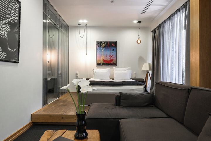 Room 28 of 60