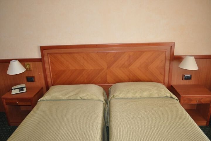 Room 24 of 69