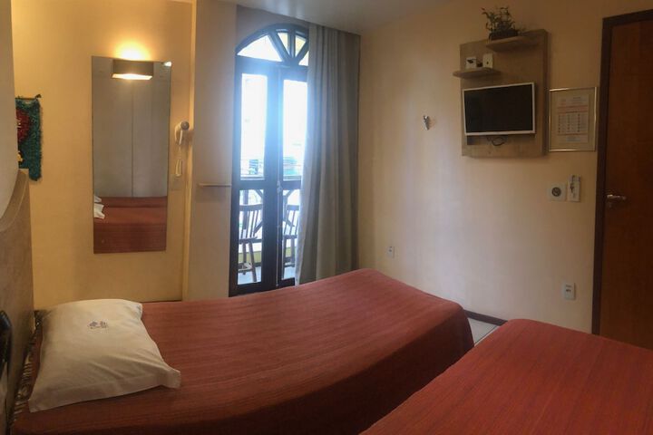 Room 11 of 80
