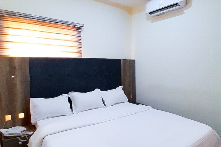 Room 12 of 16