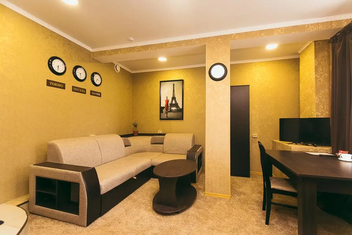 Room 9 of 16