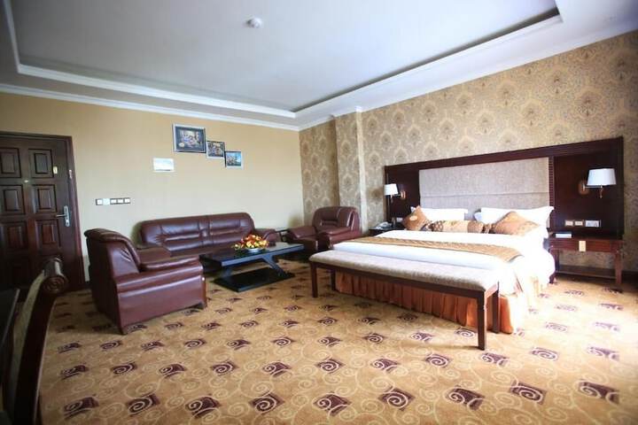 Room 3 of 8