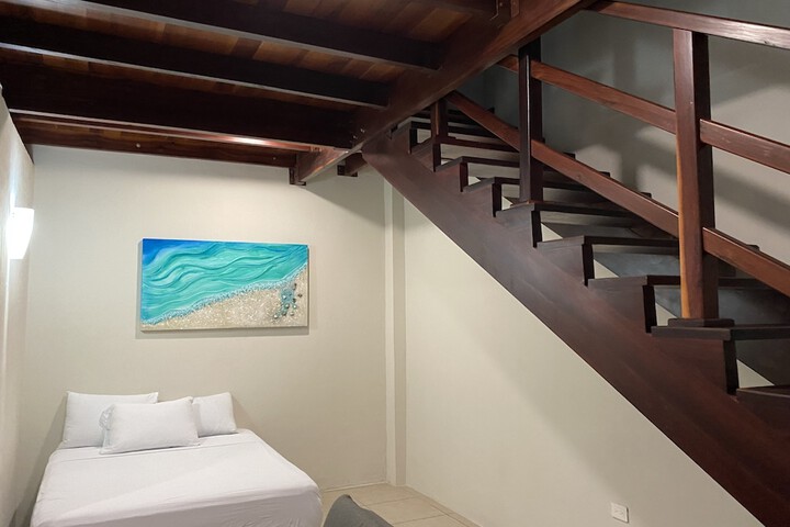 Room 32 of 73
