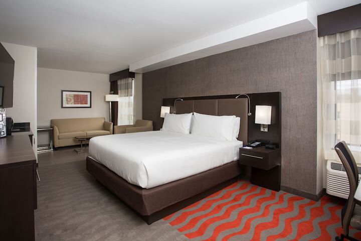 Suite 2 Queen Beds (9 of 9)