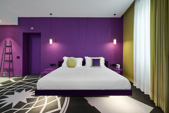 Room 8 of 96