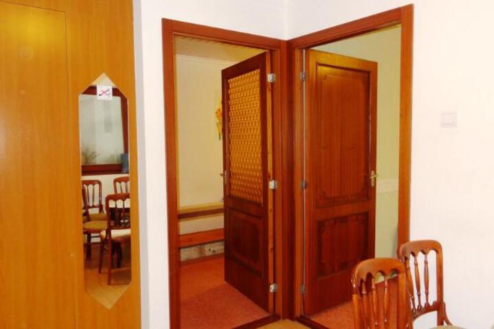 Room 4 of 8