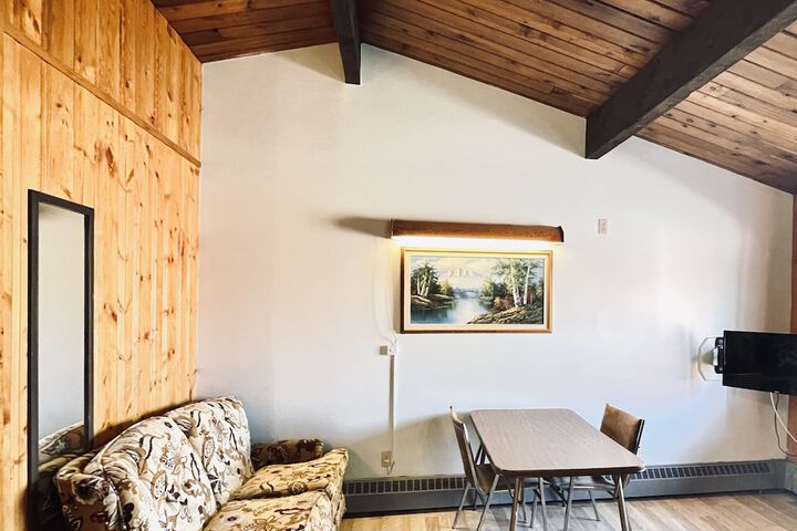 Room 13 of 18