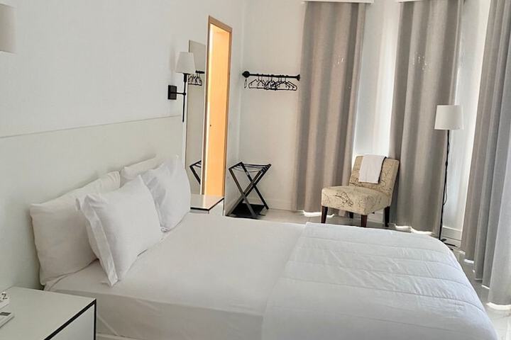 Room 32 of 48