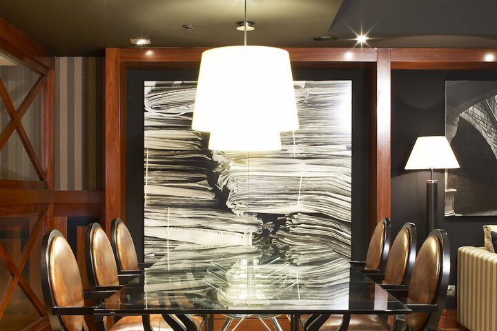 Lounge 73 of 94