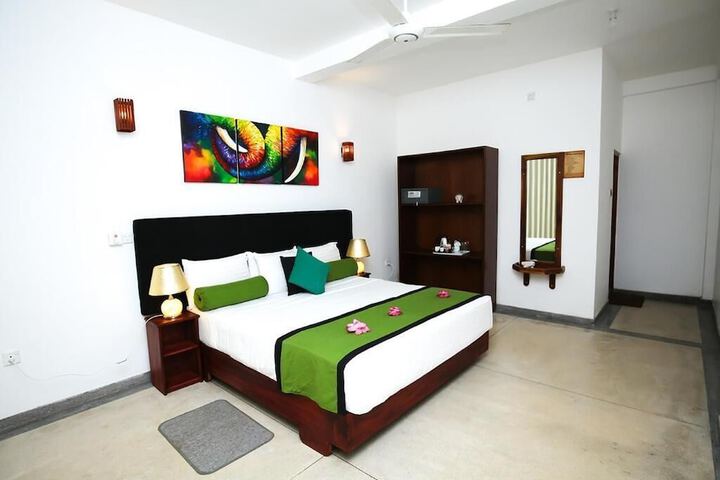 Room 2 of 18