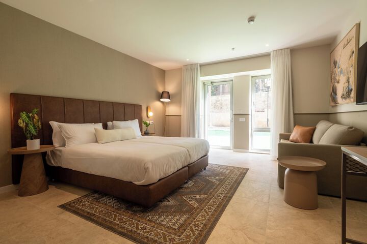 Room 4 of 19