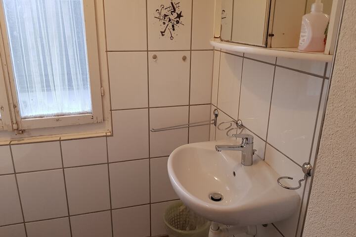 Room 25 of 41