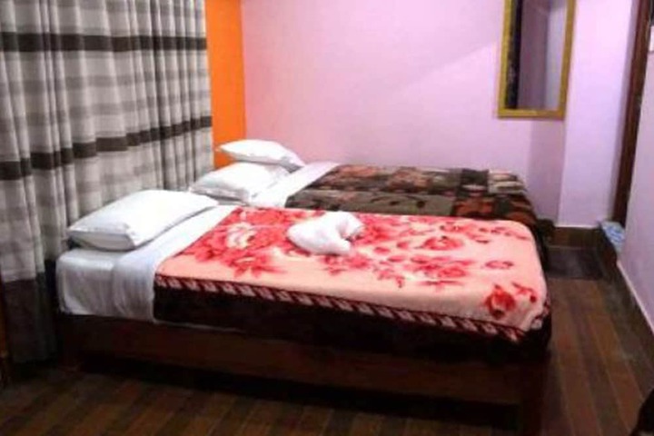 Room 4 of 8