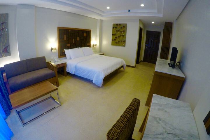 Room 7 of 68