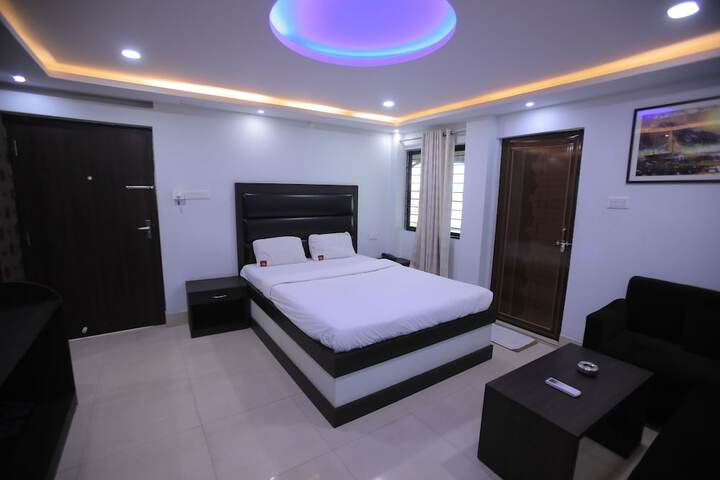 Room 8 of 11