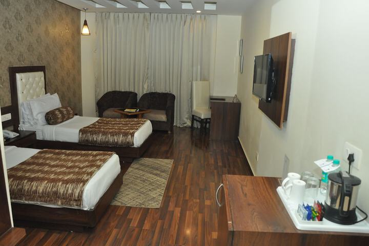 Room 6 of 68