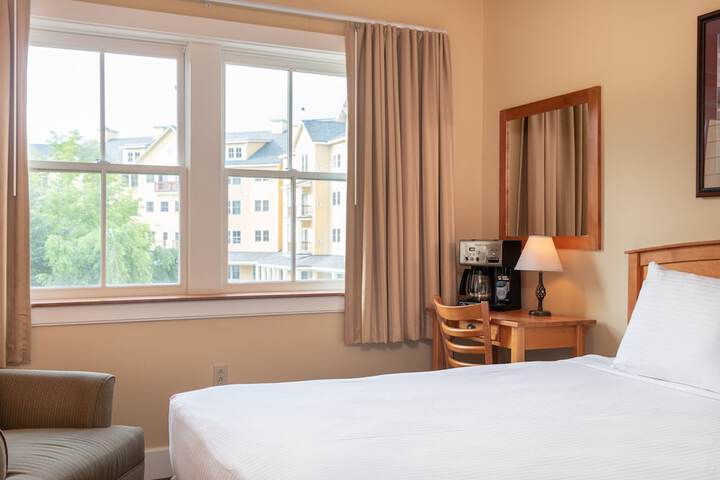 2 Queen Beds (8 of 24)