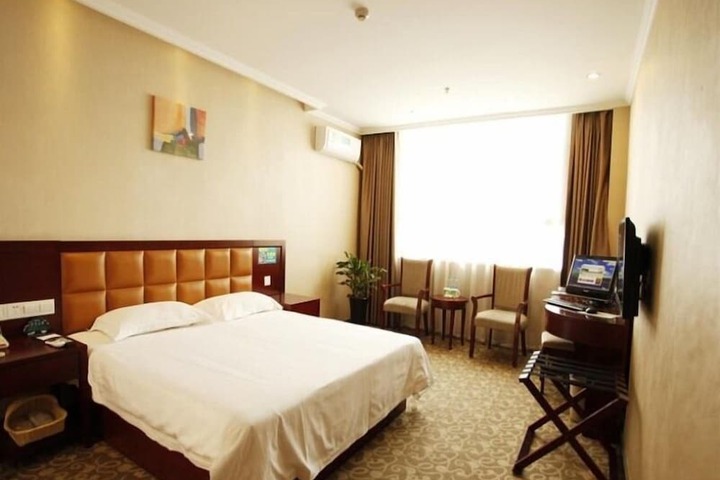 Room 14 of 66