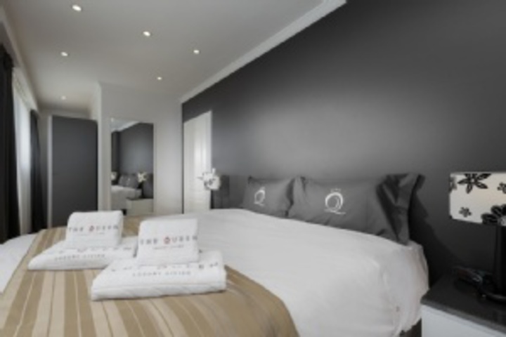 Room 44 of 300