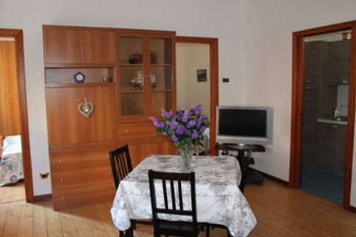 Room 402 of 499