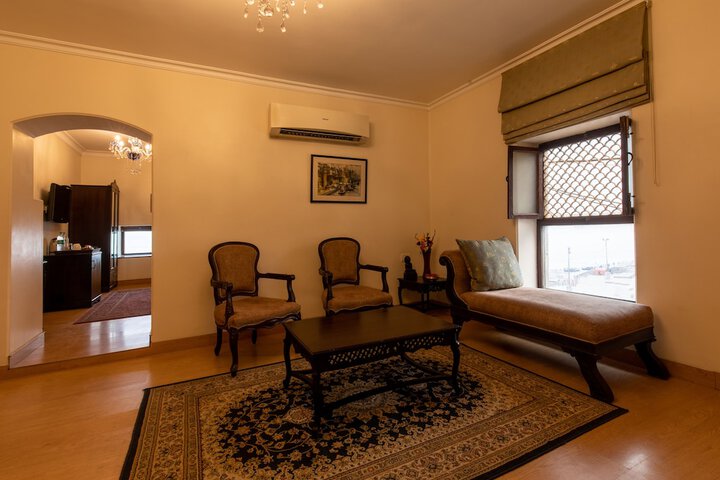 Room 12 of 85