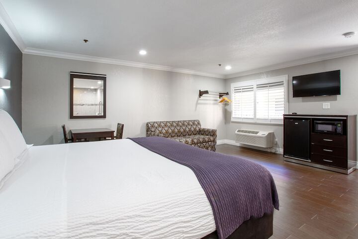 1 King Bed Accessible (11 of 24)
