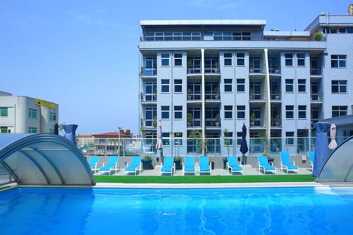 Pool 33 of 91