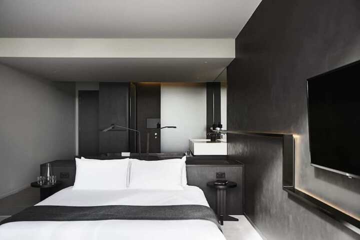 Room 12 of 68