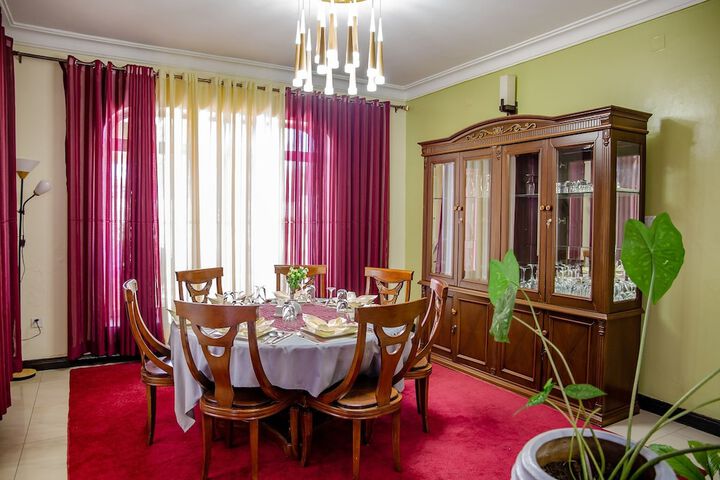 Dining 66 of 98
