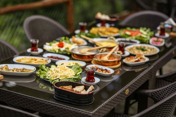 Dining 20 of 23