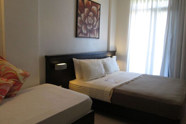 Room 10 of 80