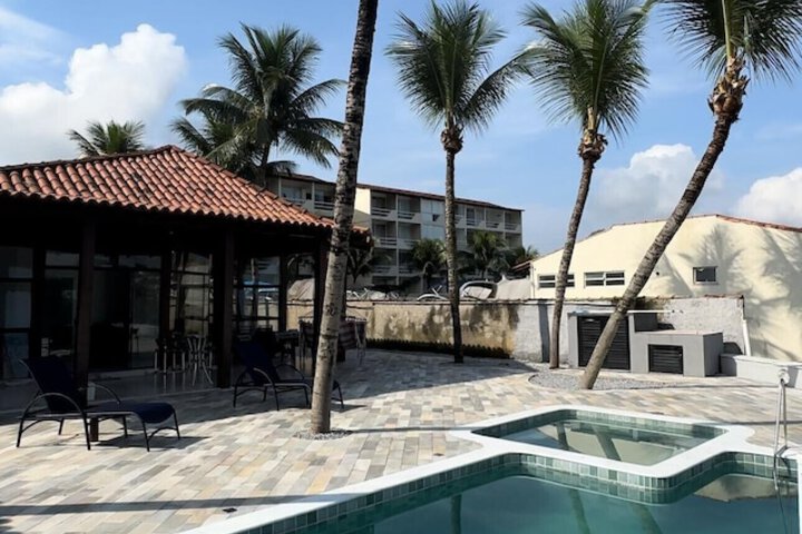 Pool 10 of 28