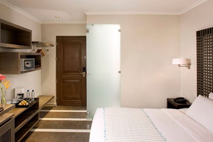 Room 10 of 27