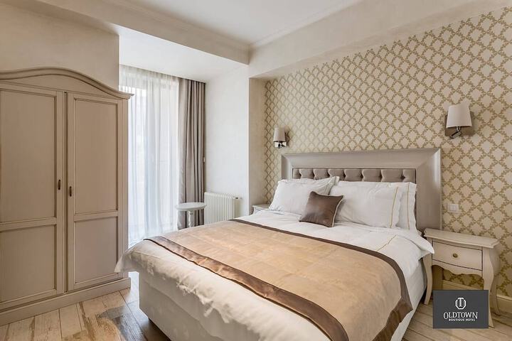 Room 42 of 108