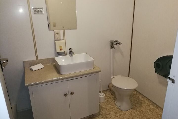 Room 24 of 100