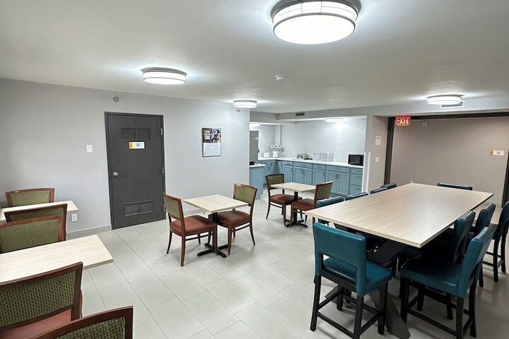 Breakfast/Coffee Service 34 of 36