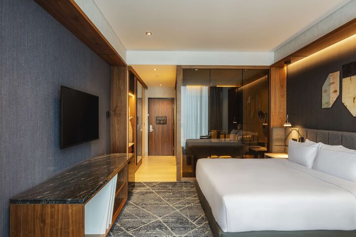 Room 32 of 81