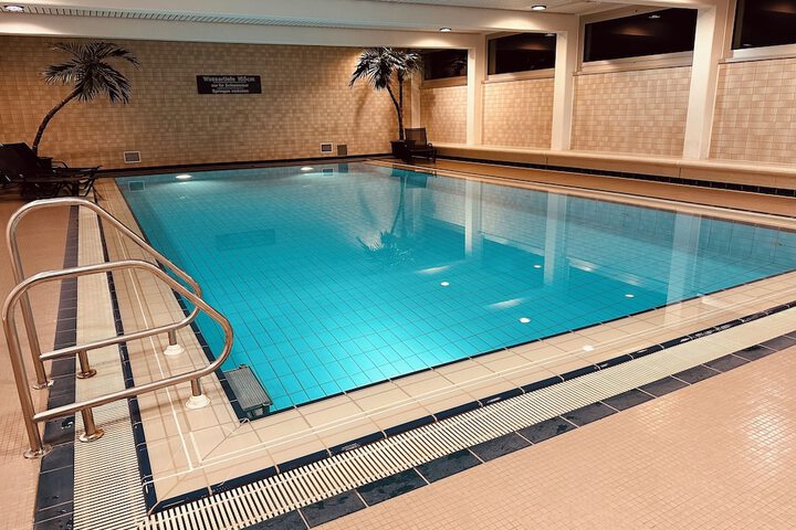 Pool 32 of 87