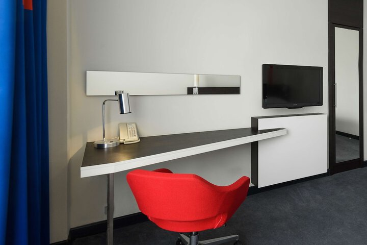 Room 27 of 114