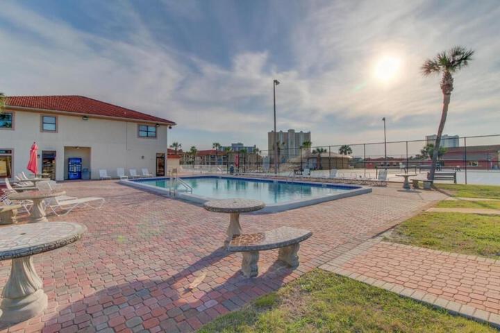 Pool 12 of 22