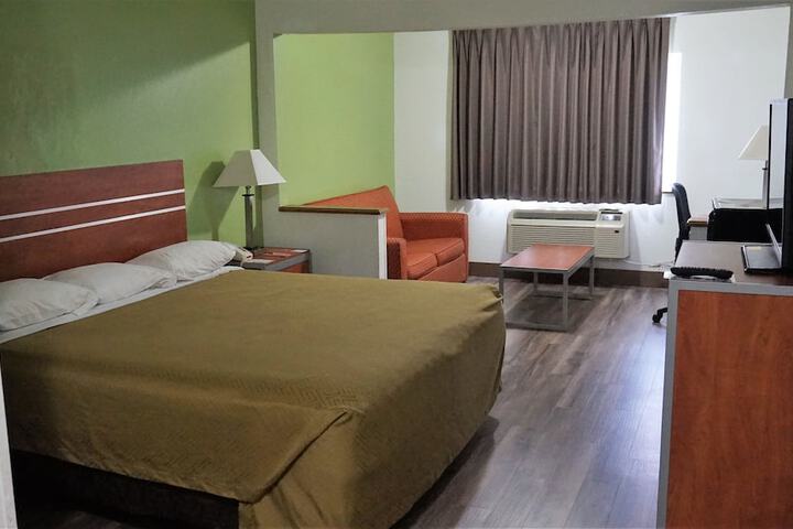 Room 10 of 62